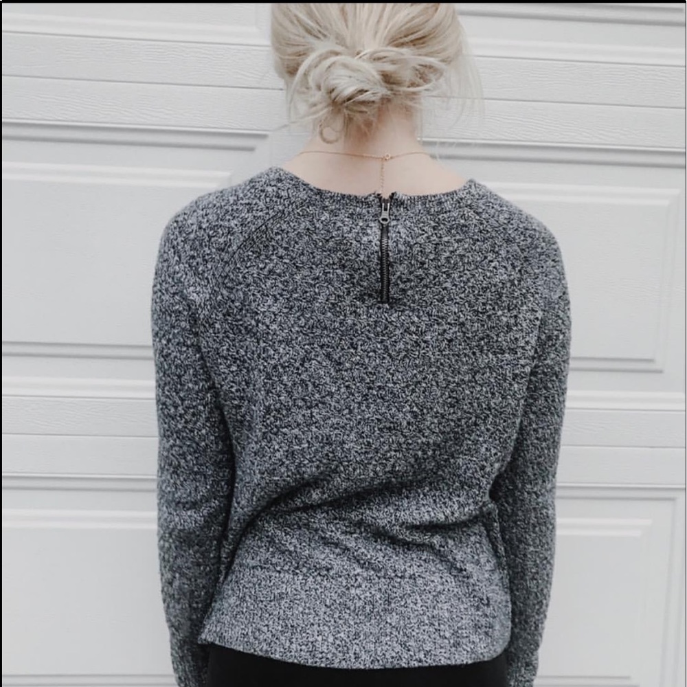 Black and white American Eagle sweater!